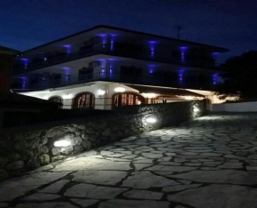  Thomas Hotel  Пелекас